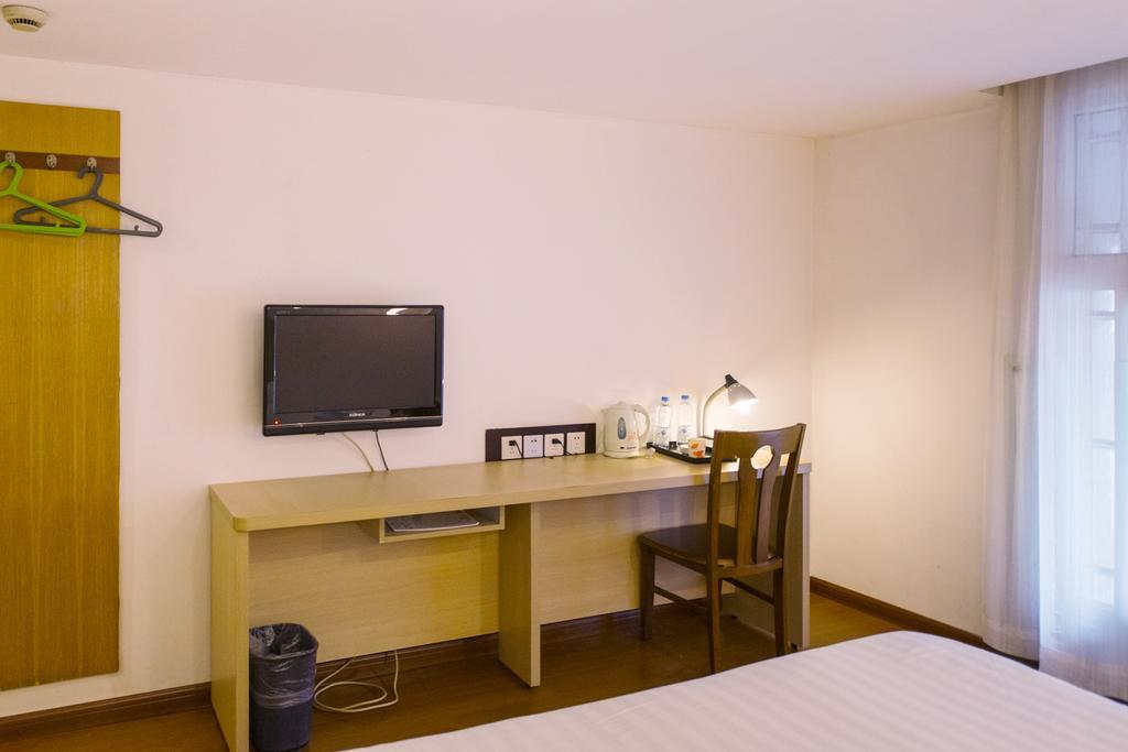Motel Shanghai Hongqiao Beixinjing Metro Station Tianshan Road Extérieur photo