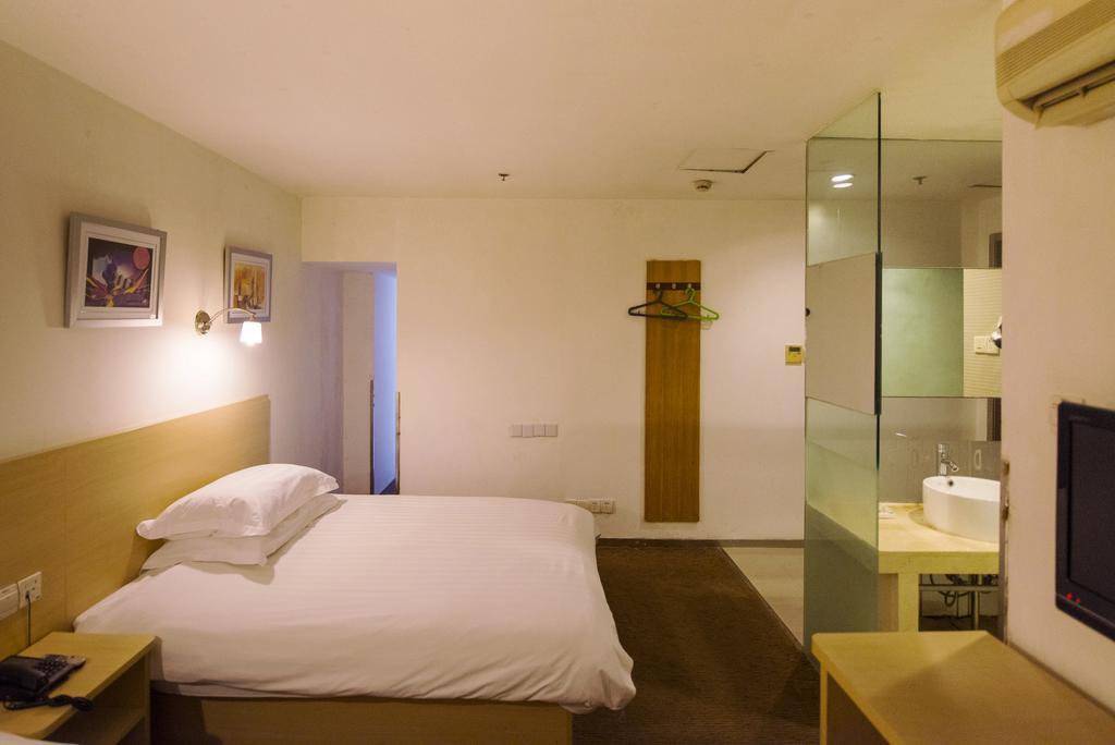 Motel Shanghai Hongqiao Beixinjing Metro Station Tianshan Road Extérieur photo